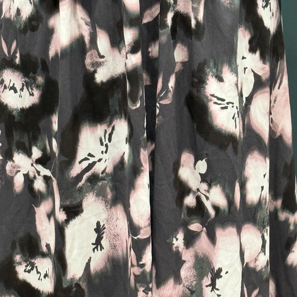 ✨ Simply Vera Vera Wang Floral Twist Front Midi Dress ✨ - Picture 5 of 6